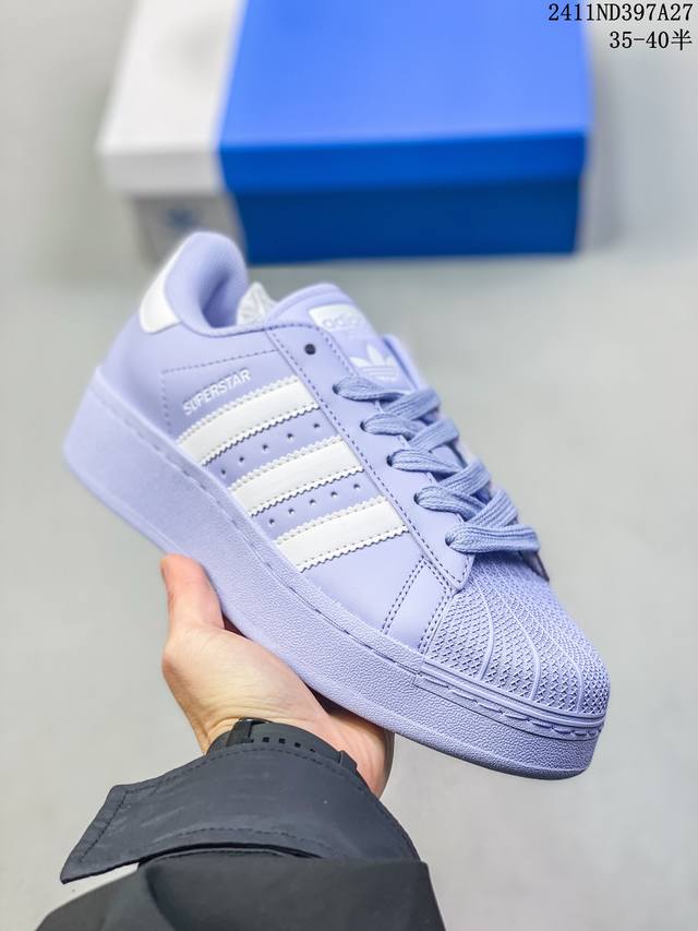 Adidas 阿迪达斯 女鞋真标半码制，原楦原纸版数据开发版型，采用粒面环保牛剖革鞋面材质，内嵌eva环保鞋垫，外置耐磨防滑鞋底组合扇贝防踢头盖片以现代时尚元素