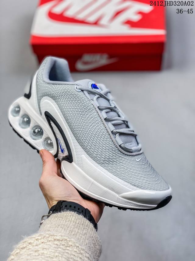 公司级nike Air Max Dn 耐克2024全新气垫跑鞋 #全新鞋款在同侧采用了四个圆柱仓式的设计 不仅有防滑耐磨性功能 还搭配了周围一圈柔软的泡棉材质