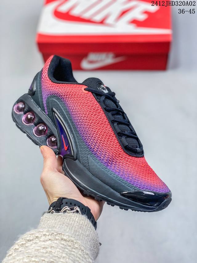 公司级nike Air Max Dn 耐克2024全新气垫跑鞋 #全新鞋款在同侧采用了四个圆柱仓式的设计 不仅有防滑耐磨性功能 还搭配了周围一圈柔软的泡棉材质