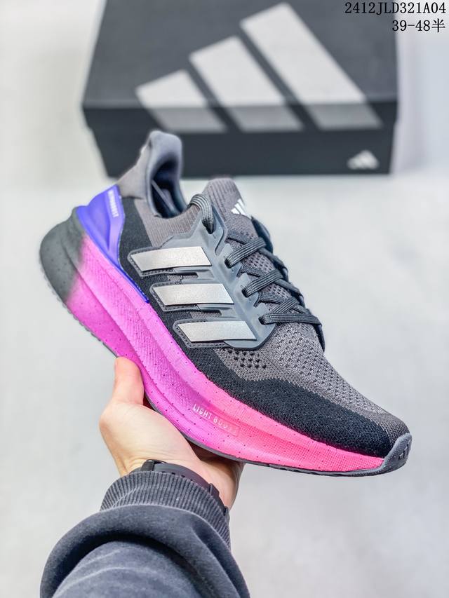 阿迪达斯 爆米花 男女鞋 Adidas Ultraboost 21低帮畅跑缓震回弹跑步运动鞋，Ultraboost 21以全新的外观示人。此次采用全新编制纹理的