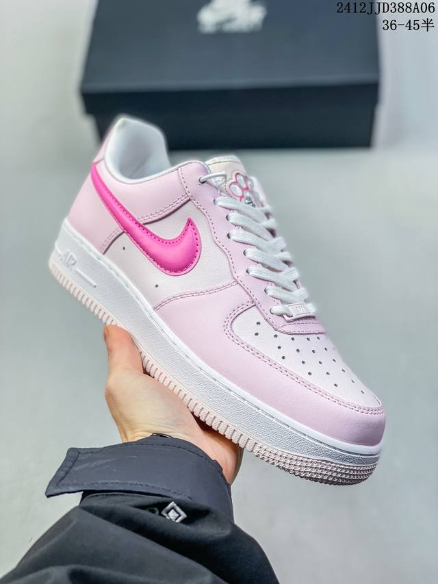 真标带半码耐克nike Air Force 7 空军一号低帮百搭休闲运动板鞋。柔软、弹性十足的缓震性能和出色的中底设计，横跨复古与现代的外型结合，造就出风靡全球