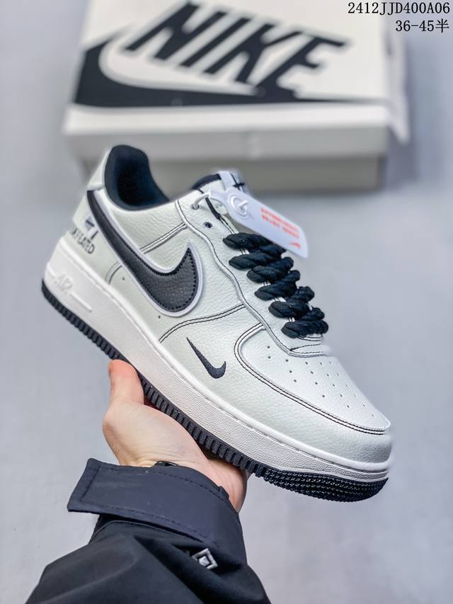 真标带半码耐克nike Air Force 7 空军一号低帮百搭休闲运动板鞋。柔软、弹性十足的缓震性能和出色的中底设计，横跨复古与现代的外型结合，造就出风靡全球