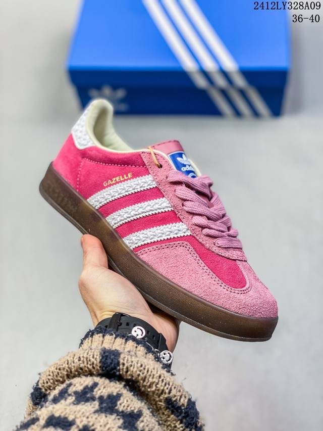 双十二福利套现实adidas Originals Gazelle Indoor 三叶草休闲防滑耐磨低帮板鞋 鞋头出色设计 塑就出众贴合感 稳固的后跟贴合足部曲线