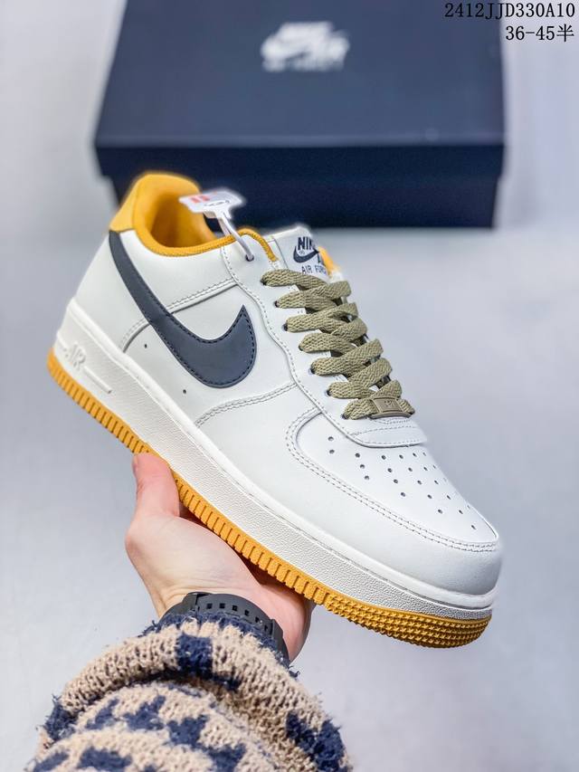 公司级耐克nike Air Force 1 Mid 07 空军一号中帮百搭休闲运动板鞋。柔软、弹性十足的缓震性能和出色的中底设计，横跨复古与现代的外型结合，造就
