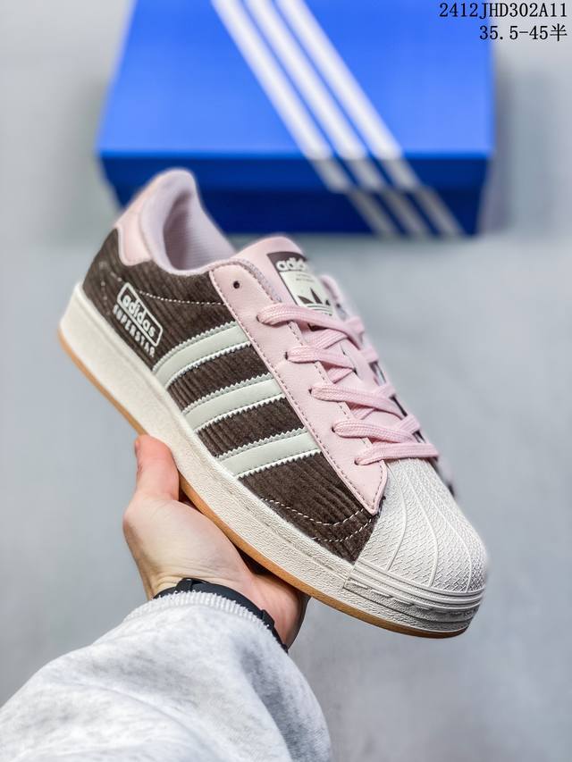 Ad Originals Superstar 经典复古贝壳头板鞋 Ig2152 诞生于1969年 是第一双将全皮面鞋 身与橡胶鞋头结合在一起的低帮篮球鞋 Sup