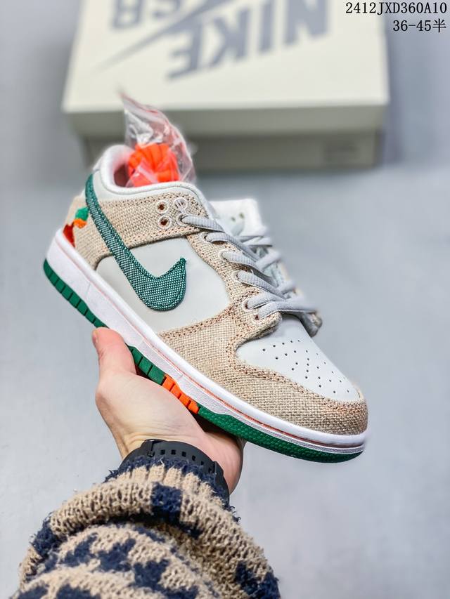 真标带半码耐克nike Sb Zoom Dunk Low 板鞋 系列经典百搭休闲运动板鞋 鞋舌的填充，使舒适性大大提升，同时也更方便穿脱中底部分则加入了脚感柔软