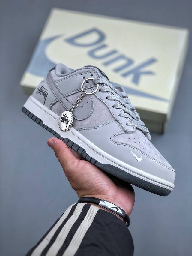 Nike Sb Dunk Low X Stussy 灰小钩纯原大厂出品 极力推荐原装头层材料 独家版型蒸餾加工帶來的是更好的视觉和脚感体验大厂纯原品质出货 清洁