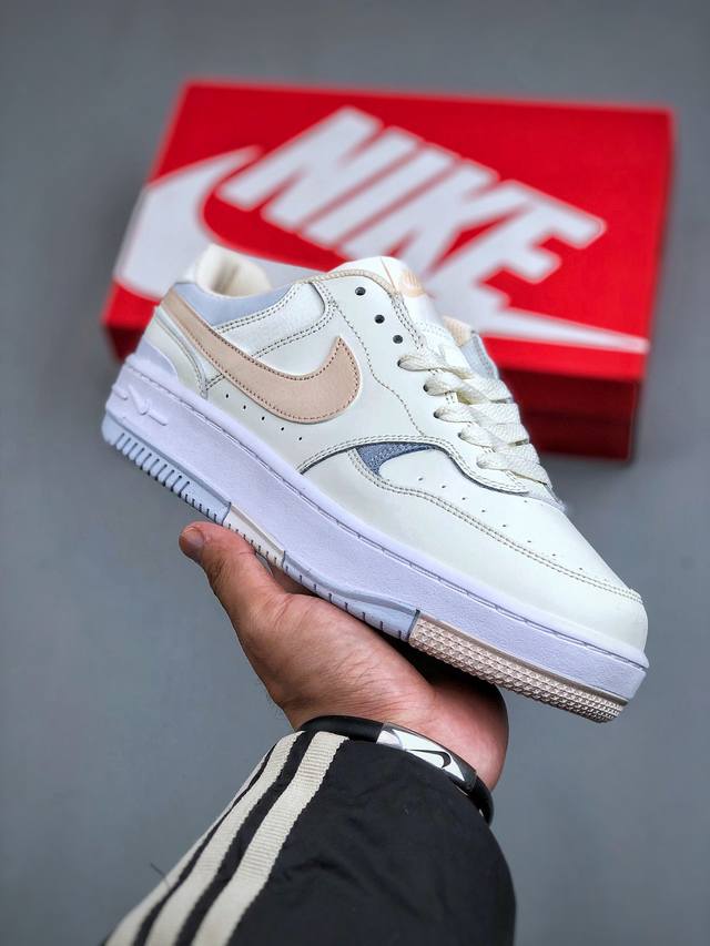 Nike Gamma Force 复古运动休闲厚底低帮板鞋此款鞋采用近几年比较流行的版型设计，外观时尚大气，鞋底采用耐磨的材质，穿上它，让您在平时生活和工作中都