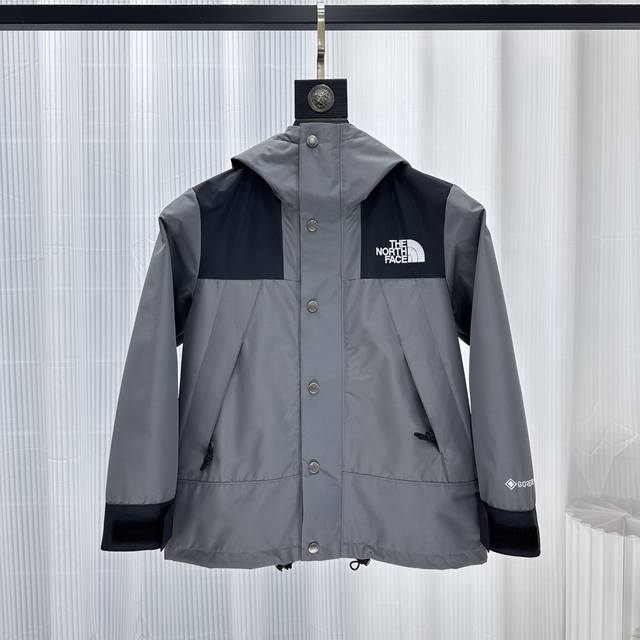 顶级版本，随意对比』 The North Face 北面 经典1990款户外冲锋衣 儿童版 -高级灰 尺码: 110～160 最新版面料，全网独家首发！ 材料清