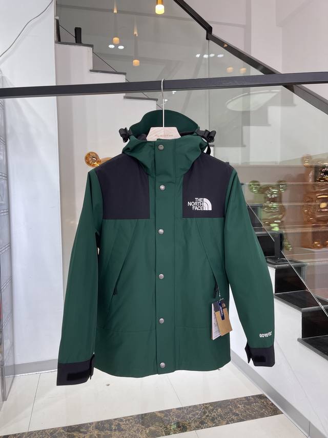 顶级版本，随意对比』 The North Face 北面 经典1990款户外冲锋衣 儿童版 -墨绿 尺码: 110～160 最新版面料，全网独家首发！ 材料清单