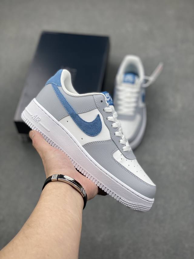 Nike Air Force 1 '07 Low 空军一号含气垫 低帮百搭厚底增高休闲运动板鞋。柔软、弹性十足的缓震性能和出色的中底设计，横跨复古与现代的外型结