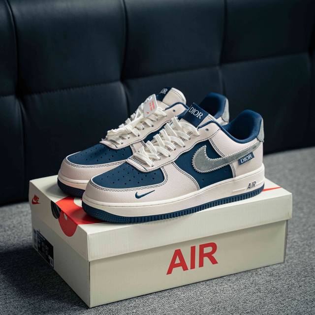 Air Force 1 原装级别 原楦头原纸板 打造纯正空军版型专注外贸渠道 全掌内置蜂窝气垫 原盒配件 原厂中底钢印、拉帮完美 货号：Kk1988 012 尺