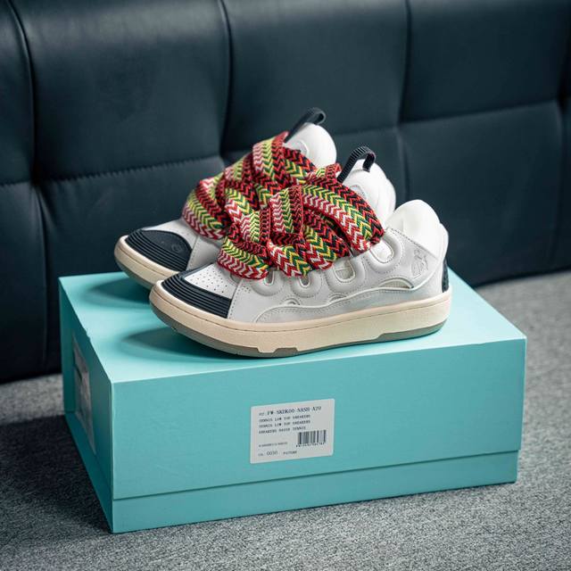 Lanvin Curb 人气单品 Lanvin浪凡三代 最新走秀款curb系列休闲运动鞋，官网一出热度火爆整个全球，各大网红也疯狂上脚 原版1:1开模重工艺制作
