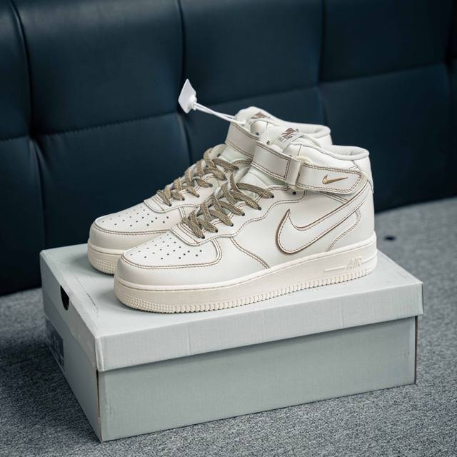 Air Force 1 原装级别 原楦头原纸板 打造纯正空军版型专注外贸渠道 全掌内置蜂窝气垫 原盒配件 原厂中底钢印、拉帮完美 货号：By6899 692 尺