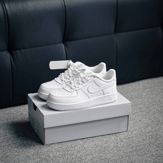Air Force 1 原装级别 原楦头原纸板 打造纯正空军版型专注外贸渠道 全掌内置蜂窝气垫 原盒配件 原厂中底钢印、拉帮完美 货号：Dh2825 111 尺