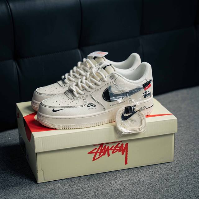 Air Force 1 原装级别 原楦头原纸板 打造纯正空军版型专注外贸渠道 全掌内置蜂窝气垫 原盒配件 原厂中底钢印、拉帮完美 货号：Sj6698 015 尺