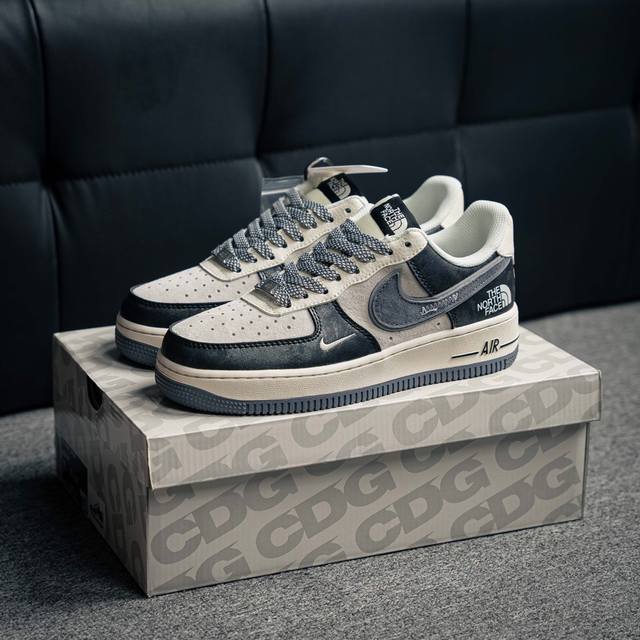 Air Force 1 原装级别 原楦头原纸板 打造纯正空军版型专注外贸渠道 全掌内置蜂窝气垫 原盒配件 原厂中底钢印、拉帮完美 货号：Dm6688 004 尺