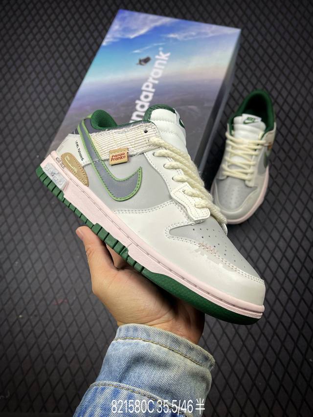 Nike Dunk Low 飞跃天际线 疾速追击 黑灰绿 此款整体围绕熊猫恶作剧飞跃天际线主题设计，鞋身整体采用专属颜料重新喷涂。特殊原创设计图标涂鸦装饰，添加