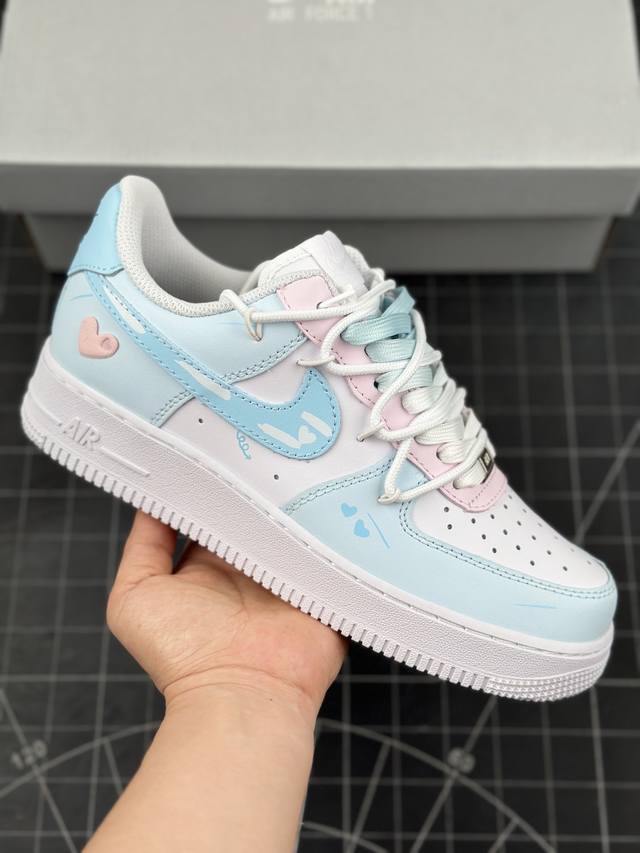 Nike Air Force 1 Low 手绘喷绘白灰蓝 爱心空军一号低帮运动休闲板鞋 原装级别 原楦头原纸板 打造纯正空军版型#专注外贸渠道 全掌内置蜂窝气垫