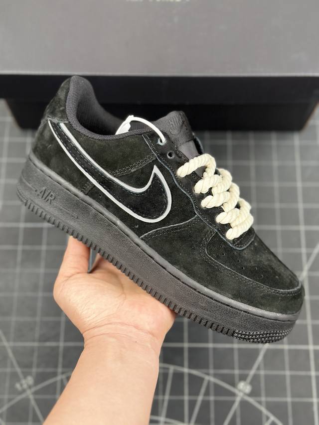 公司级耐克nike Air Force 7 空军一号低帮百搭休闲运动板鞋 柔软、弹性十足的缓震性能和出色的中底设计，横跨复古与现代的外型结合，造就出风靡全球三十