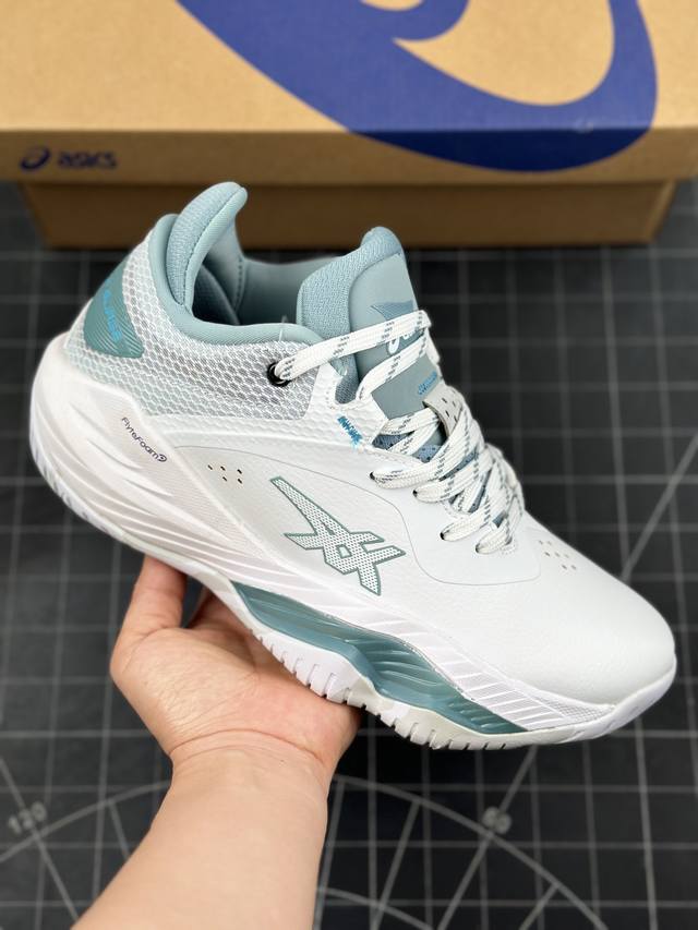 Asics Nova Surge Low 亚瑟士低帮实战篮球鞋 织物网眼鞋面 下层密布透气孔 热熔材料对鞋头进行加固 共计7组鞋带孔 前4对鞋带孔添加tu材质加