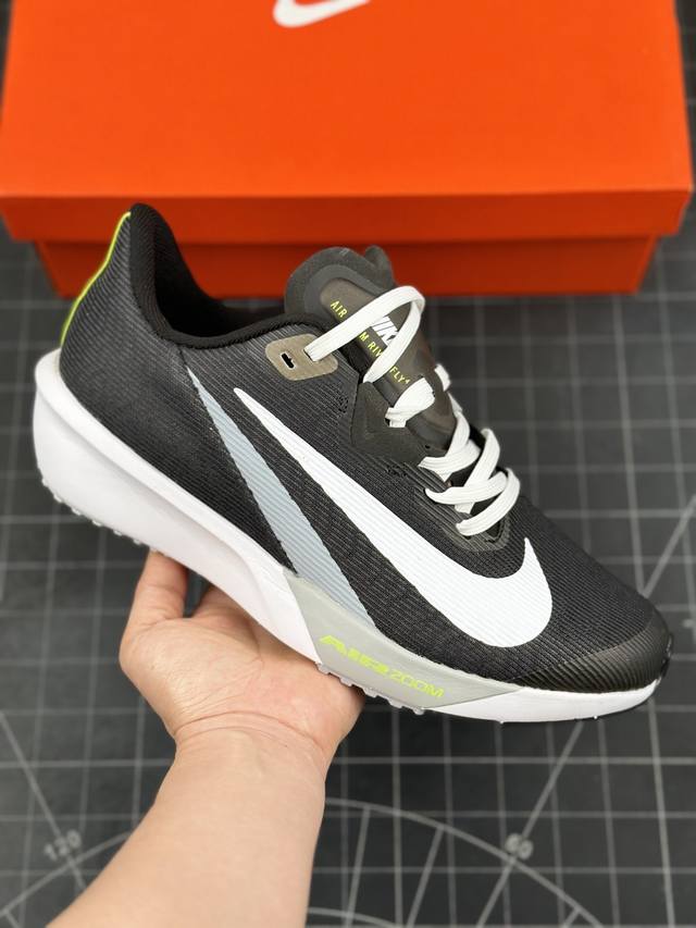 公司级耐克nike Air Zoom Rival Fly 4超弹透气轻量跑步鞋 鞋款搭载 Flyknit 材料 出众弹性 易于穿脱 采用react技术 轻盈耐