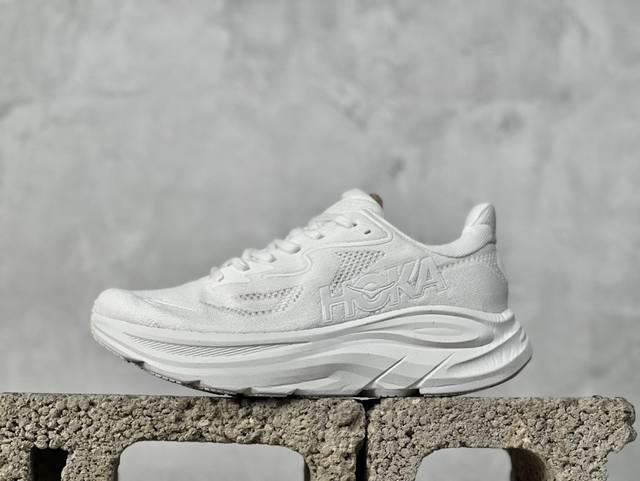 Hoka One One 推出升级 Clifton 10 克利夫顿10代 男女士休闲跑步鞋轻量缓震运动鞋。Hoka One One的clifton克利夫顿系列是