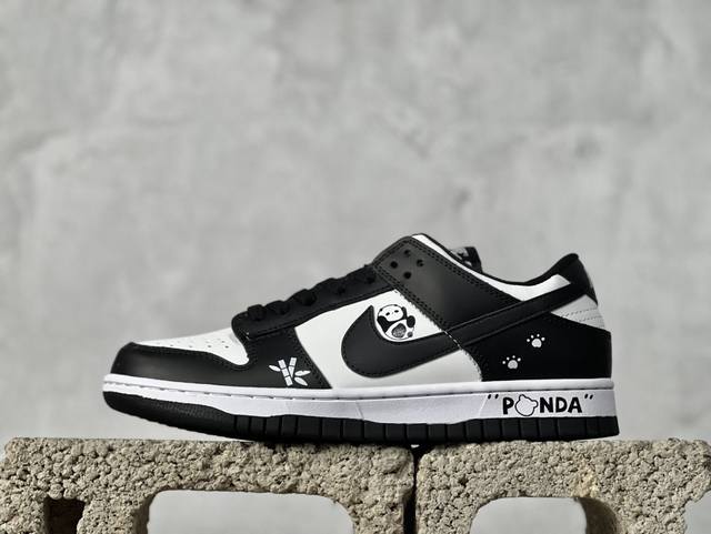 Nike Dunk Low Okhr 墨竹熊猫 国风之做 特殊手绘 官方原版原盒 双重鞋盒 该定制球鞋选用原鞋款为nike Dunk Low，整体以国宝熊猫为主
