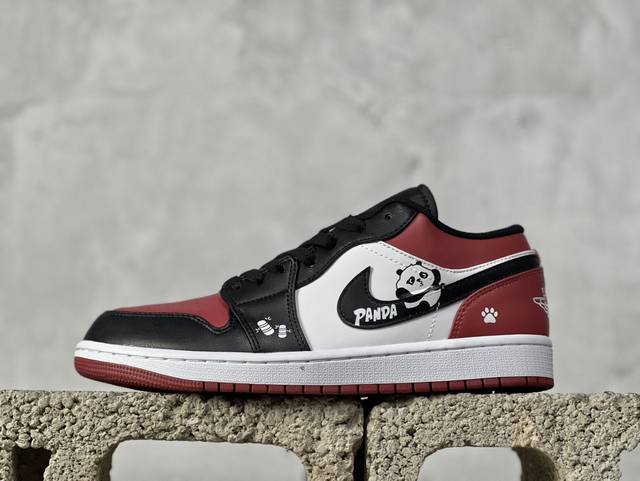 独家首发 独一无二 Jordan Air Jordan 1 嘟嘴熊猫 星之禾 特殊手绘 官方原版原盒 双重盒中盒 该定制球鞋选用原鞋为jordan Air Jo