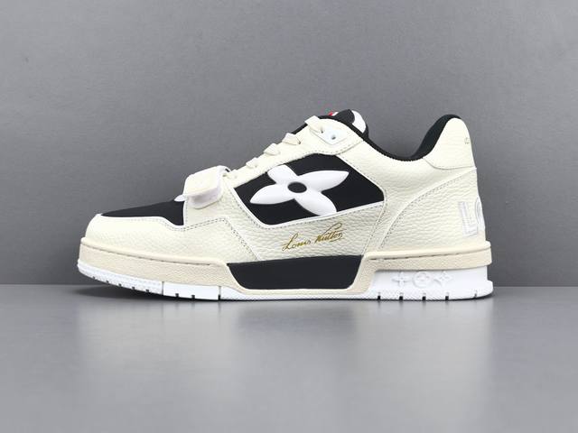 渠道优势，！ 工厂直供 驴牌 Louis Vuitton Trainer 牛皮革 平底系带圆头 板鞋 男款 尺码 35 36 37 38 39 40 41 42