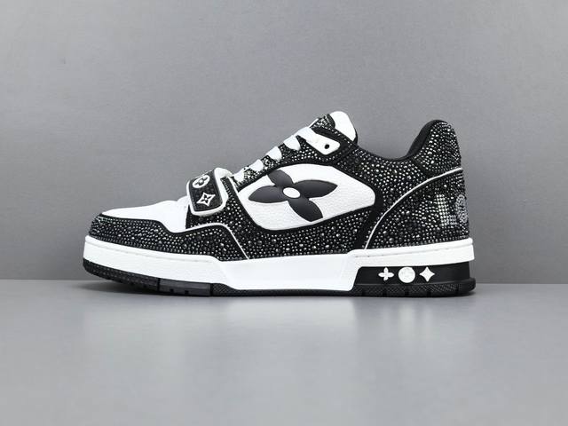渠道优势，！ 工厂直供 驴牌 Louis Vuitton Trainer 牛皮革 平底系带圆头 板鞋 男款 尺码：38 39 40 41 42 43 44 45