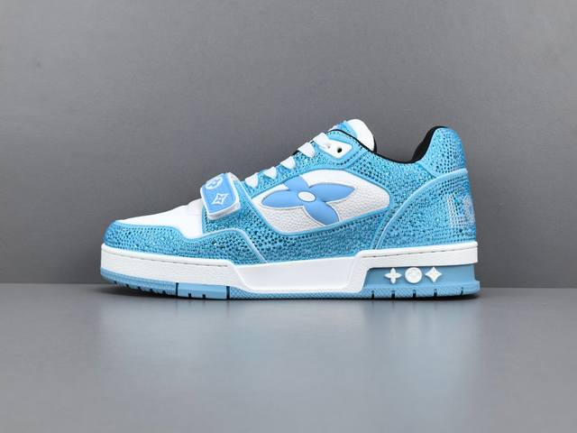 渠道优势，！ 工厂直供 驴牌 Louis Vuitton Trainer 牛皮革 平底系带圆头 板鞋 男款 尺码：38 39 40 41 42 43 44 45