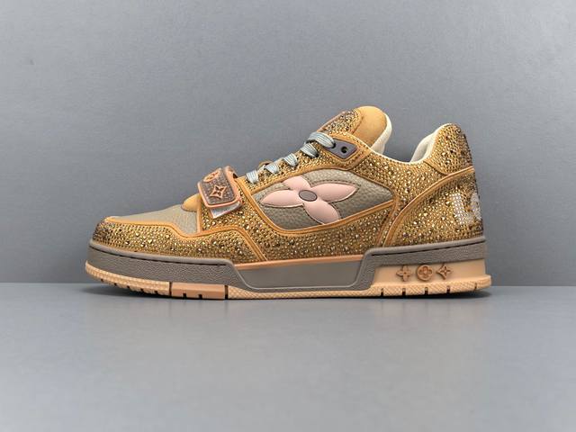 渠道优势，！ 工厂直供 驴牌 Louis Vuitton Trainer 牛皮革 平底系带圆头 板鞋 男款 尺码：38 39 40 41 42 43 44 45