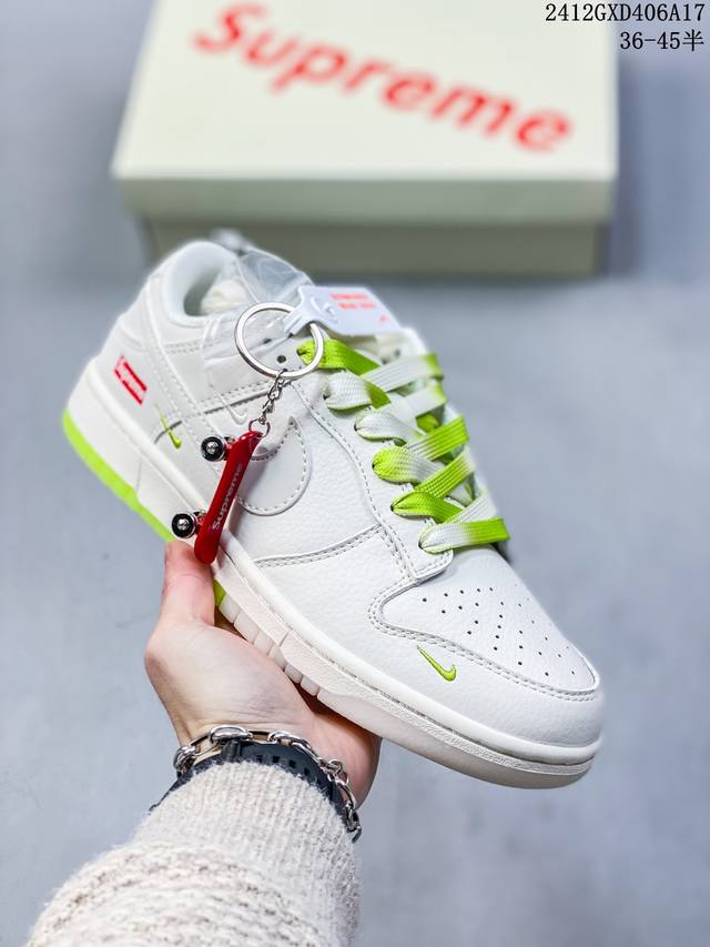 公司级带半码耐克nike Sb Zoom Dunk Low 板鞋 系列经典百搭休闲运动板鞋 鞋舌的填充，使舒适性大大提升，同时也更方便穿脱中底部分则加入了脚感柔