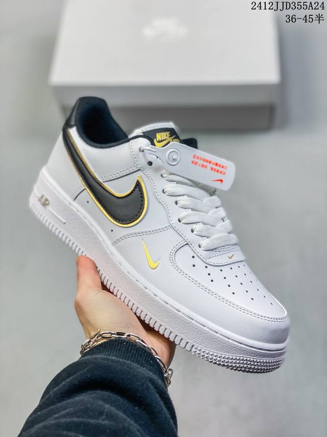 公司级耐克nike Air Force 7 空军一号低帮百搭休闲运动板鞋。柔软、弹性十足的缓震性能和出色的中底设计，横跨复古与现代的外型结合，造就出风靡全球三十