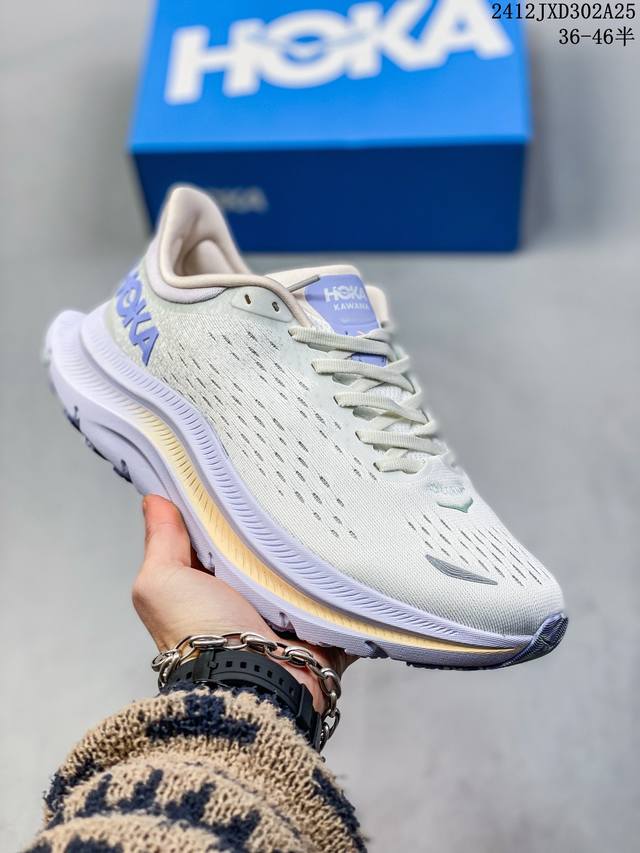 公司级hoka One One 全新配色 飞跃地平线 轻量缓震跑鞋 这个品牌来自于新西兰的毛利语，Hoka表示大地，One One表示飞越，连起来就是飞越地平线