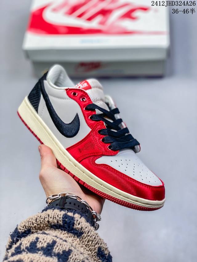 公司级nike Air Jordan 1 Low Se Aj1乔1低帮休闲板鞋 同步官方配色 官方货号:Dc0774-001 尺码:36 36.5 37.5 3