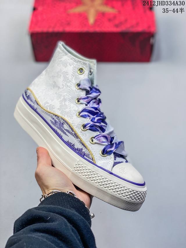 All Star Lift 厚底蛇年限定高帮 新年新气象！新鞋安排上！！ 匡威cny蛇年限定按时报到！。 中国红多有节日氛围呀 每一双都细节满满，诚意十足 双色
