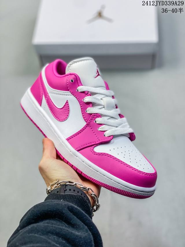 公司级nike Air Jordan 1 Low Se Aj1乔1低帮休闲板鞋 同步官方配色 官方货号:553558-131 尺码:36 36.5 37.5 3