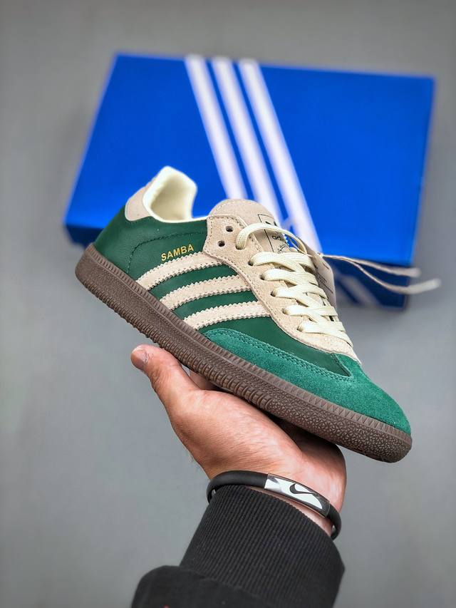 Adidas Original Samba Og 复古经典轻便板鞋 这款桑巴鞋展示了高质量的工艺 带有装饰的超锁缝制和无缝的手感 柔软、柔软的皮革造型和标志性的