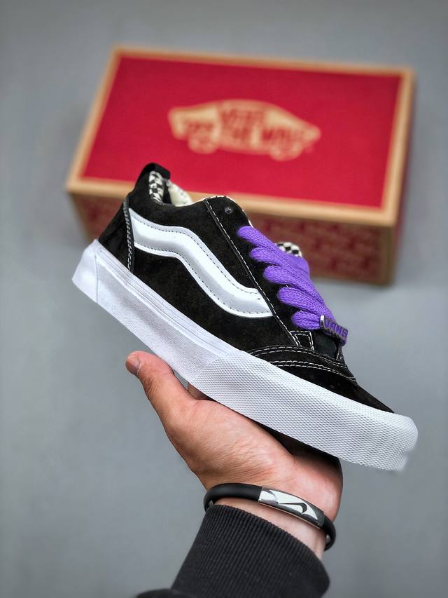 Vans范斯男女鞋联名情侣个性十足内里满印卡通图案。新款是对90年代经典风格的重新诠释，并选用“Vans”Logo扣搭配鞋带。 货号：Vn000Cs00Yk 尺