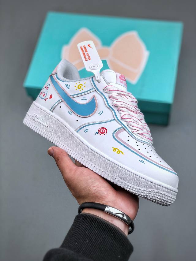 Nike Air Force 1 Low 07 白蓝粉涂鸦原楦头原纸板 打造纯正低帮空军版型专注外贸渠道 全掌内置蜂窝气垫 原盒配件 原厂中底钢印、拉帮完美 官