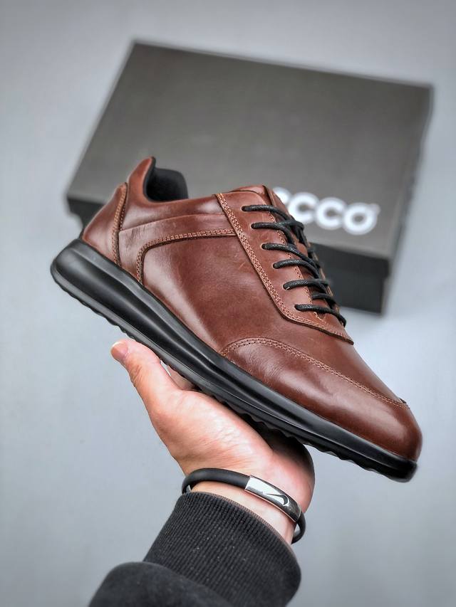 Ecco 爱步 经典和现代工艺品质融合 精选小牛皮面料 百搭休闲老爹鞋 舒适性相当不错 版型楦型非常到位上脚 专柜热销款 独有鞋型设计 特有logo车边 特别有