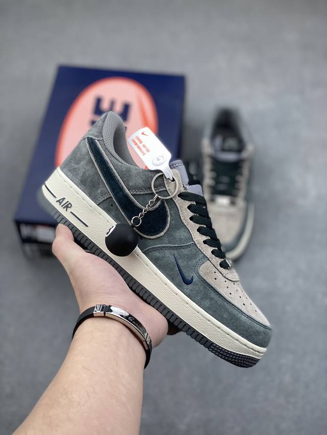 黑八奇迹”Nike Air Force 1 “Black Eight”空军一号定制低帮秋冬板鞋 台球这项运动 近两年风靡全球 特别是中式八球 关注度更是老少皆宜