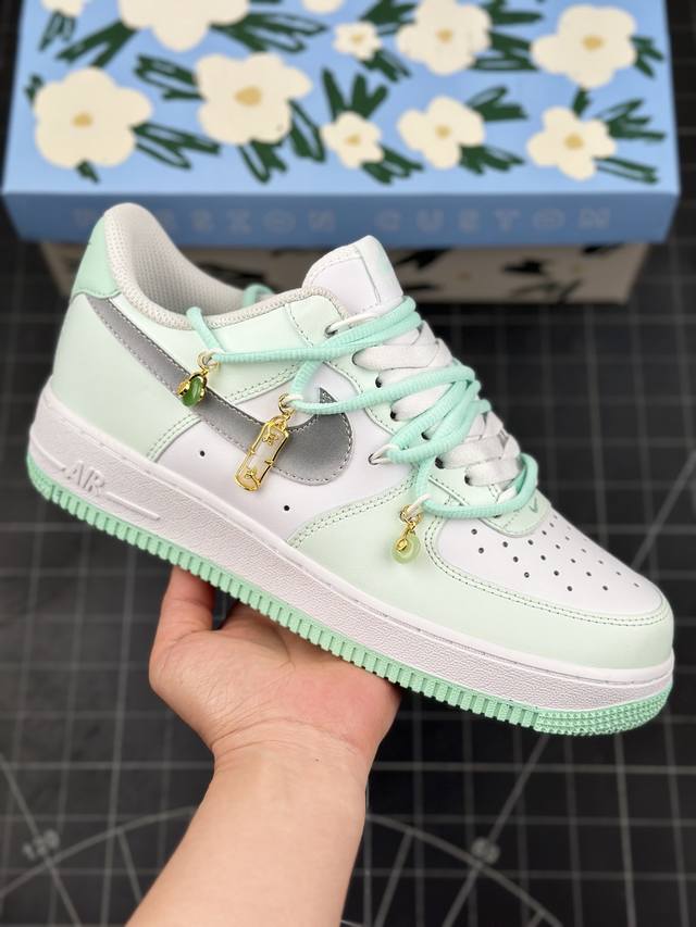 Nk Air Force 1'07 Low 金镶玉 空军一号绑带低帮休闲板鞋 #原楦头原纸板 原装鞋盒 定制五金配件 内置全掌气垫 原厂鞋底 货号：Xv7981
