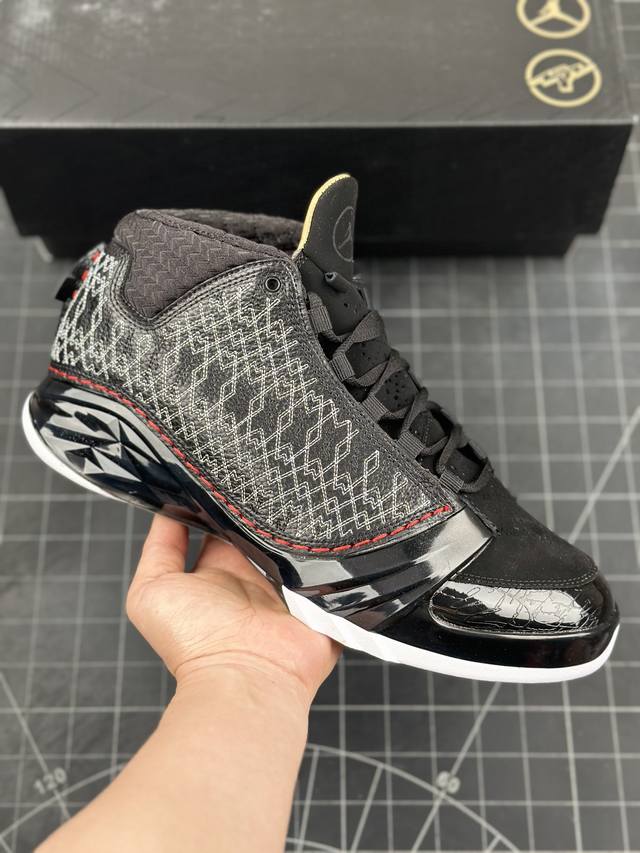 公司级air Jordan 23 Retro Sp 舒适 高帮复古篮球鞋 独特的半透明橡胶外底展示其身份 同时以优质针织鞋面搭配氯丁橡胶鞋领和脚踝松紧绳 提升舒