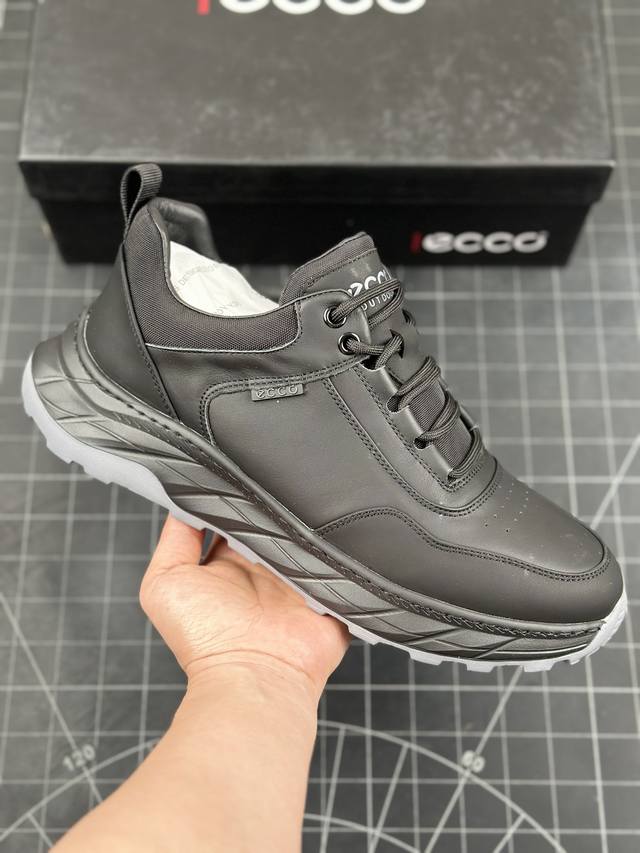 Ecco爱步男鞋新款运动鞋 跑鞋厚底增高老爹鞋 驱动系列全新款式 拼色拼接鞋面 时尚有型 牛皮与纺织品拼接 脚感舒适 出街有型 贴心套脚系带设计 舒适包裹双足