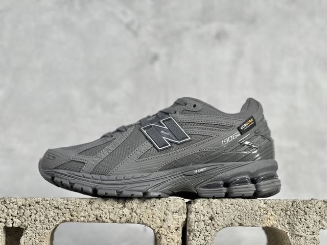 New Balance 1906系列复古老爹风休闲运动慢跑鞋 M1906Ru #采用轻质牛剖革拼接透气网眼衬垫织物鞋面材质 T-Beam大底提供足步弓支撑，保持