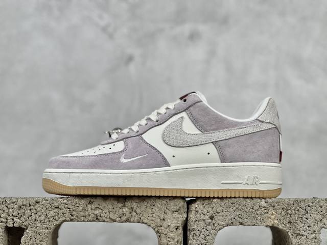 Nk Air Force 7 Low 空军一号百搭休闲运动板鞋 Diy得物定制配色 柔软、弹性十足的缓震性能和出色的中底设计 横跨复古与现代的外型结合 造就出风