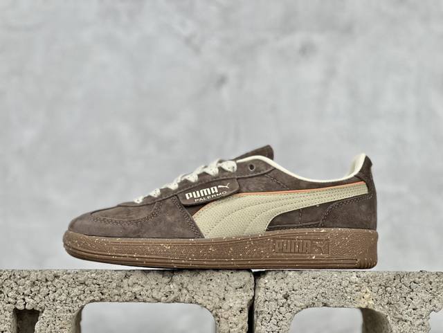A Puma Palermo Og经典休闲板鞋 彪马 防滑耐磨低帮德训板鞋 孔眼底座和脚趾凸起由绒面革材料制成 支持侧踏时的踏步工作 脚背和侧板采用尼龙网布 即